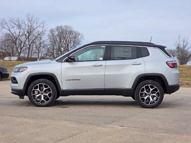 New 2026 Silver Zynith Metallic Clear-Coat Exterior Paint Jeep Limited image 4