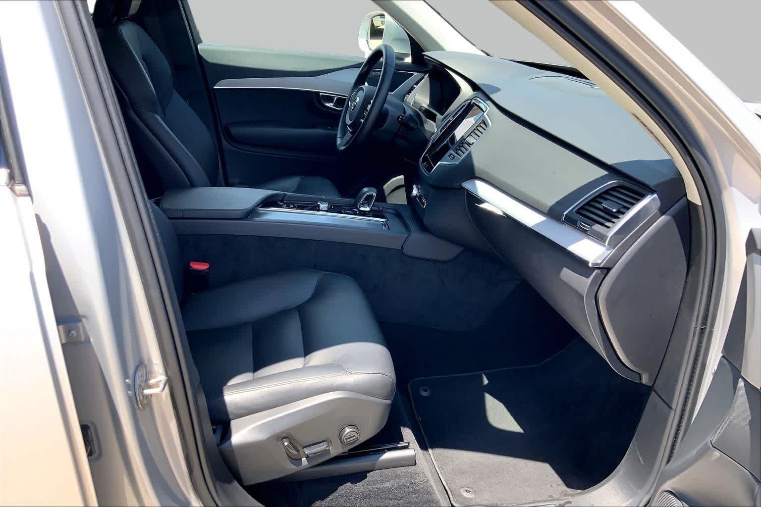 Used 2025 Silver Dawn Metallic Volvo Core image 9