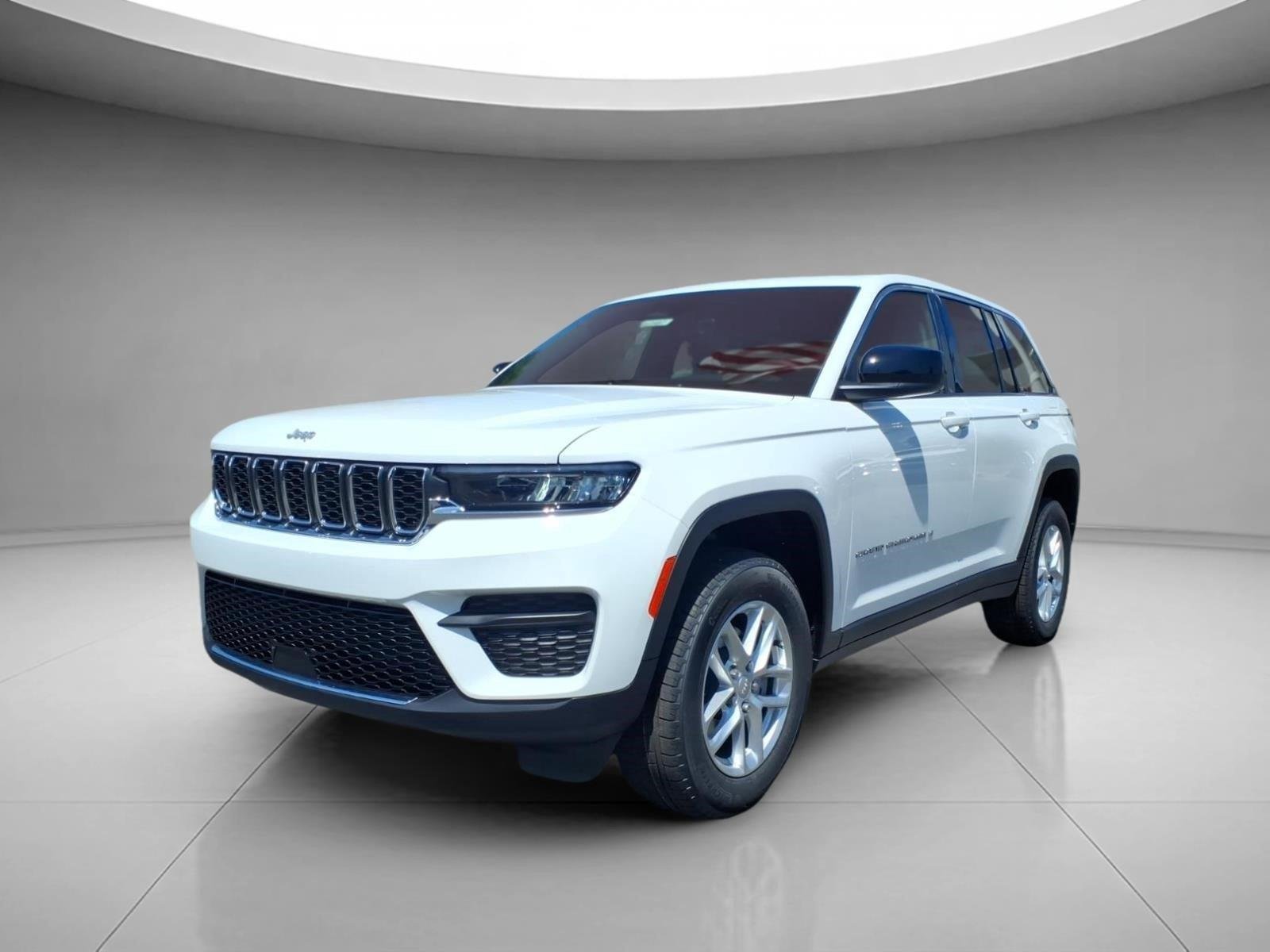 Used 2026 Bright White Clearcoat Jeep Laredo X image 1