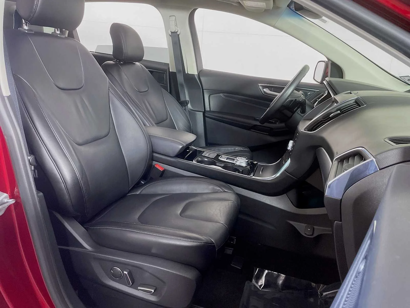 Used 2019  Ford Titanium image 27