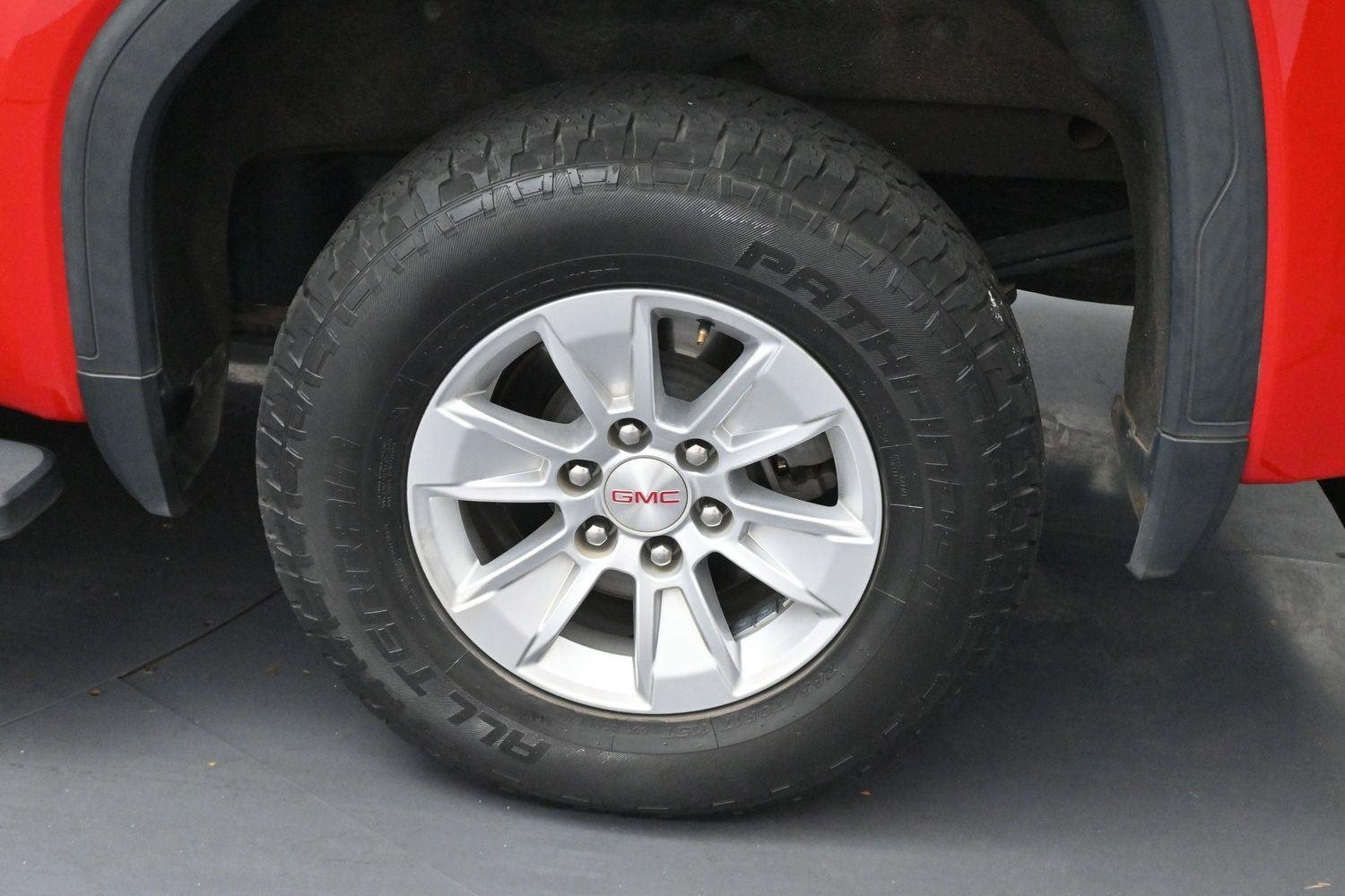 Used 2022 Cardinal Red GMC SLE image 33