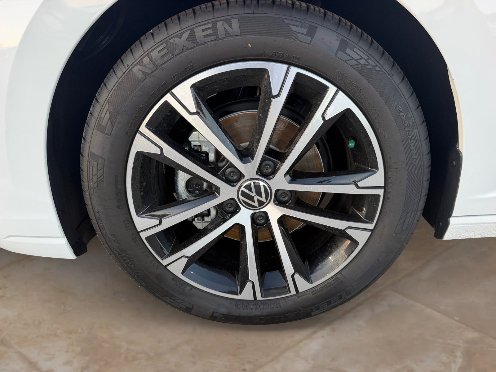 New 2027 PURE WHITE EXTE Volkswagen Sport image 23