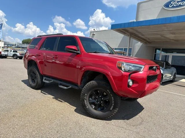 Used 2018 Red Toyota SR5 image 10