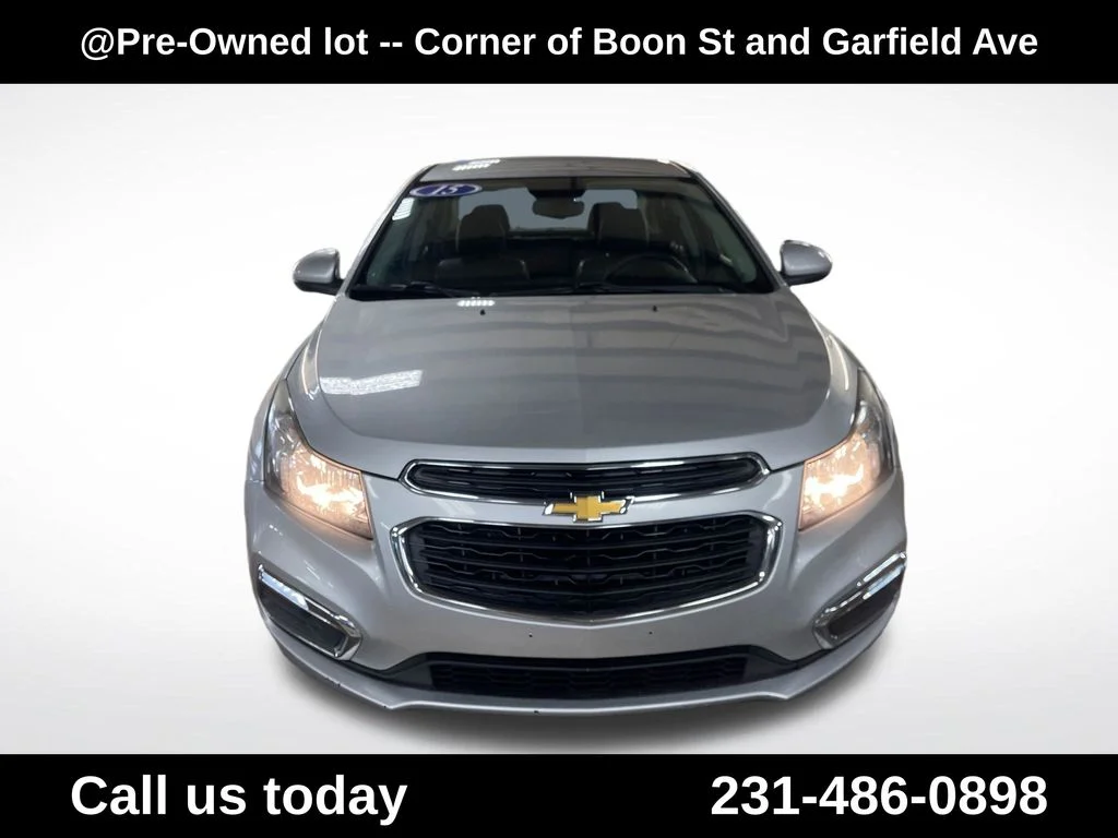 Used 2015 Silver Chevrolet 2LT image 8