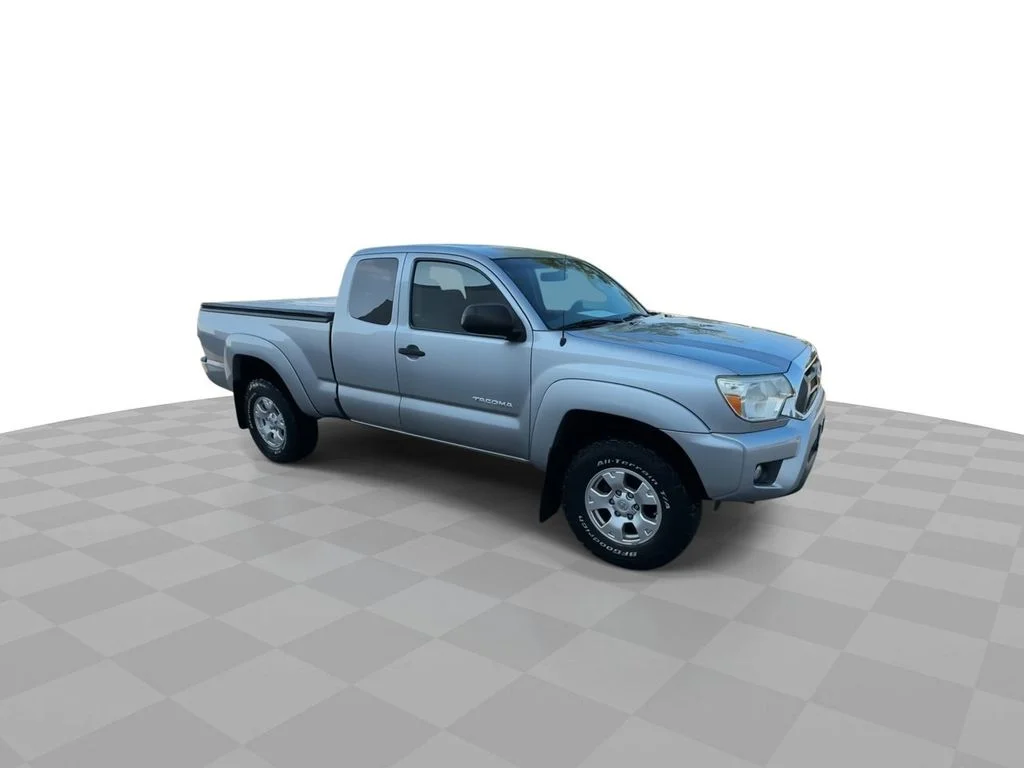 Used 2015 Toyota Tacoma Base with VIN 5TFUU4EN6FX135176 for sale in West Allis, WI