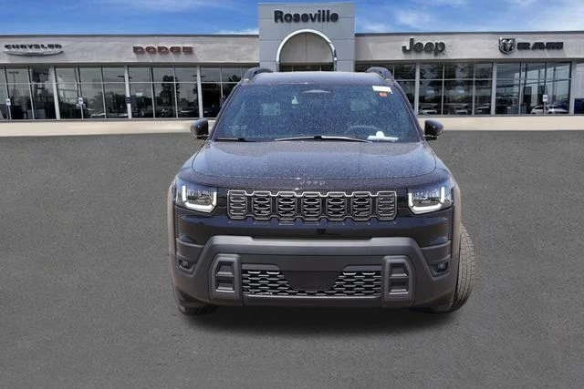 New 2026 Diamond Black Crystal Pearl-Coat Exterior Paint Jeep Limited image 8