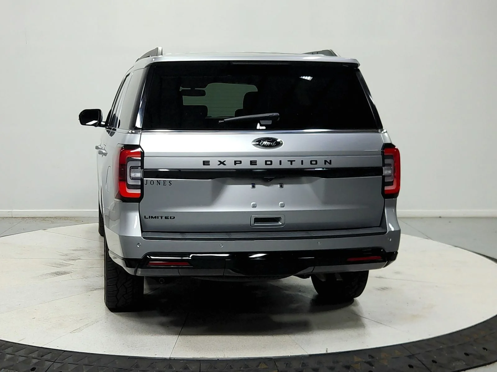 Used 2024 Silver Ford Limited image 7