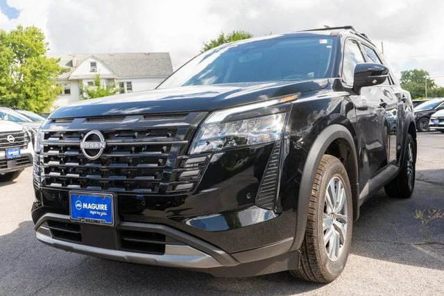 New 2026 Super Black Nissan SL image 2
