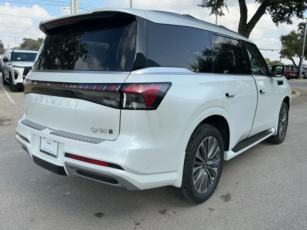 New 2026 RADIANT WHITE INFINITI Luxe 4WD image 5