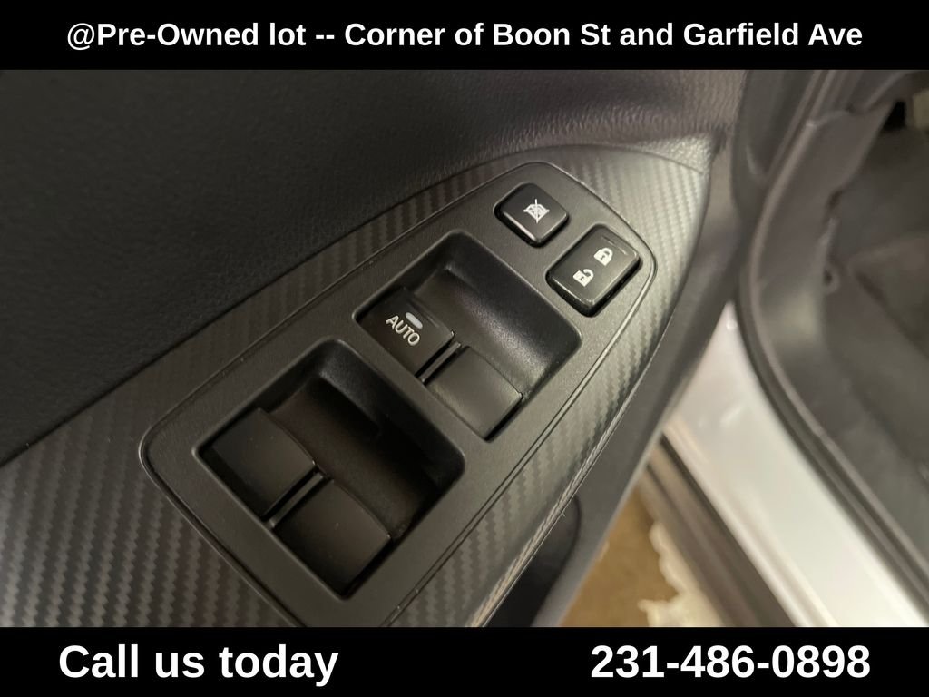Used 2022  Mitsubishi ES image 15