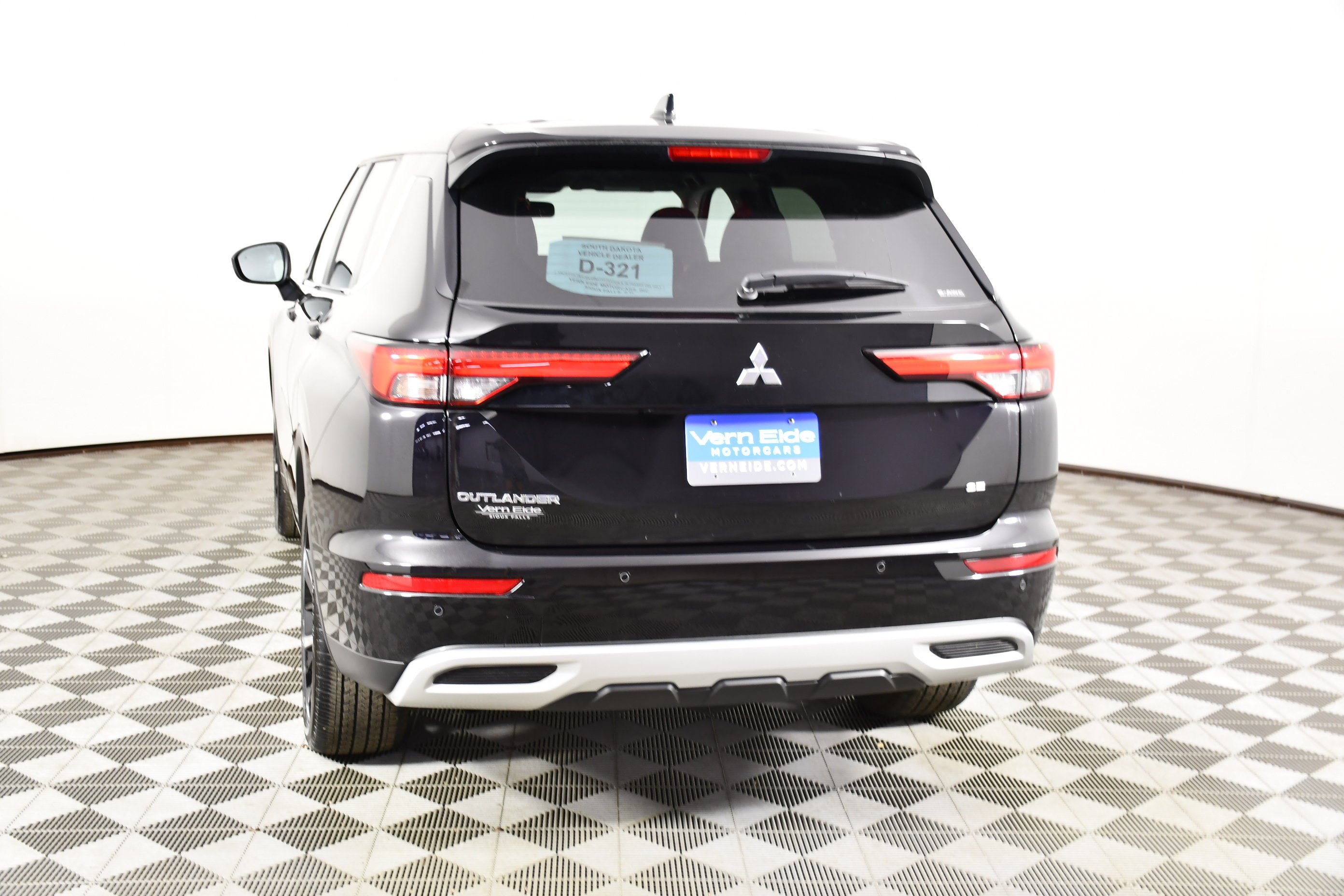 Certified Used 2024 Labrador Black Pearl Mitsubishi SE image 7