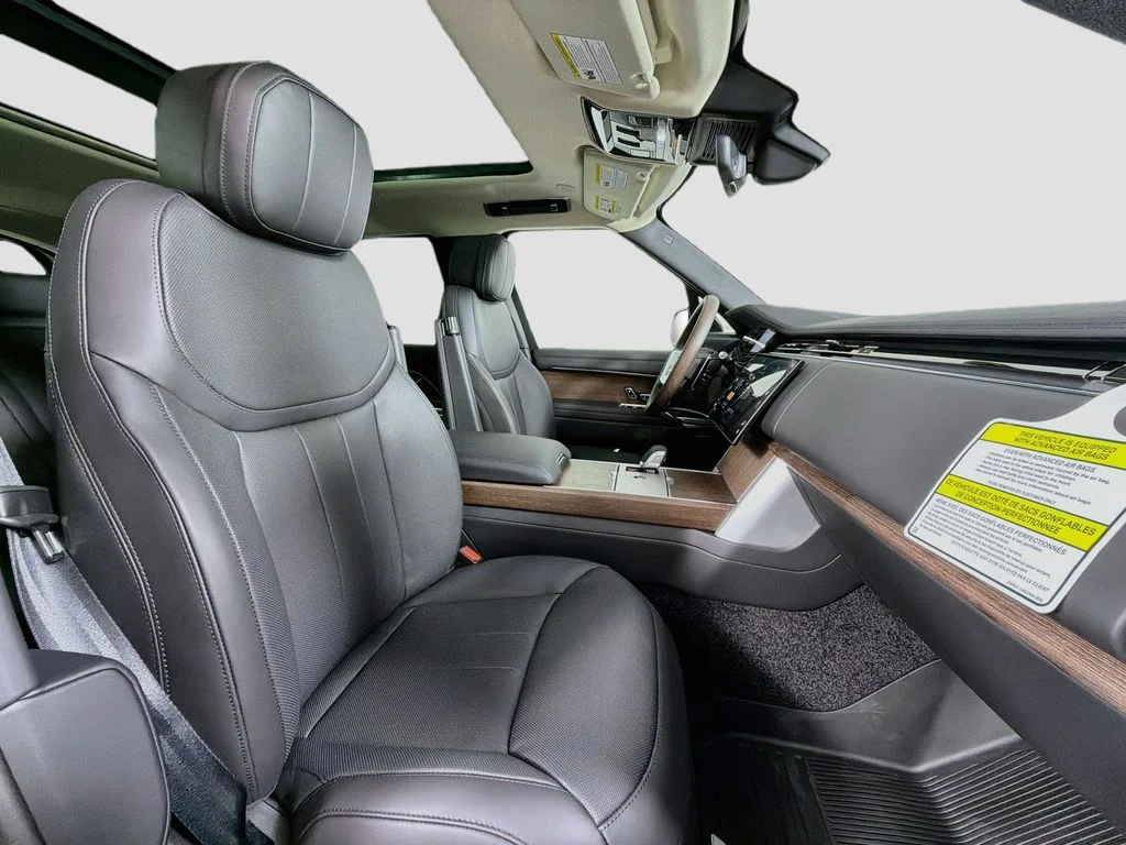 New 2026 Carpathian Grey Land Rover SE image 30