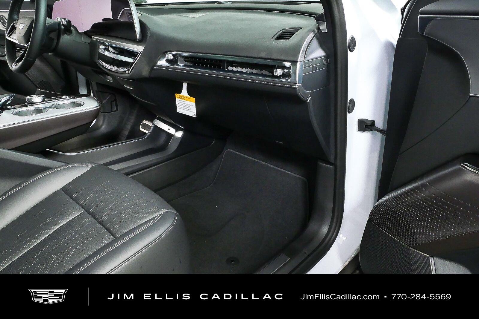 New 2027 Vibrant White Tricoat Cadillac Sport image 25
