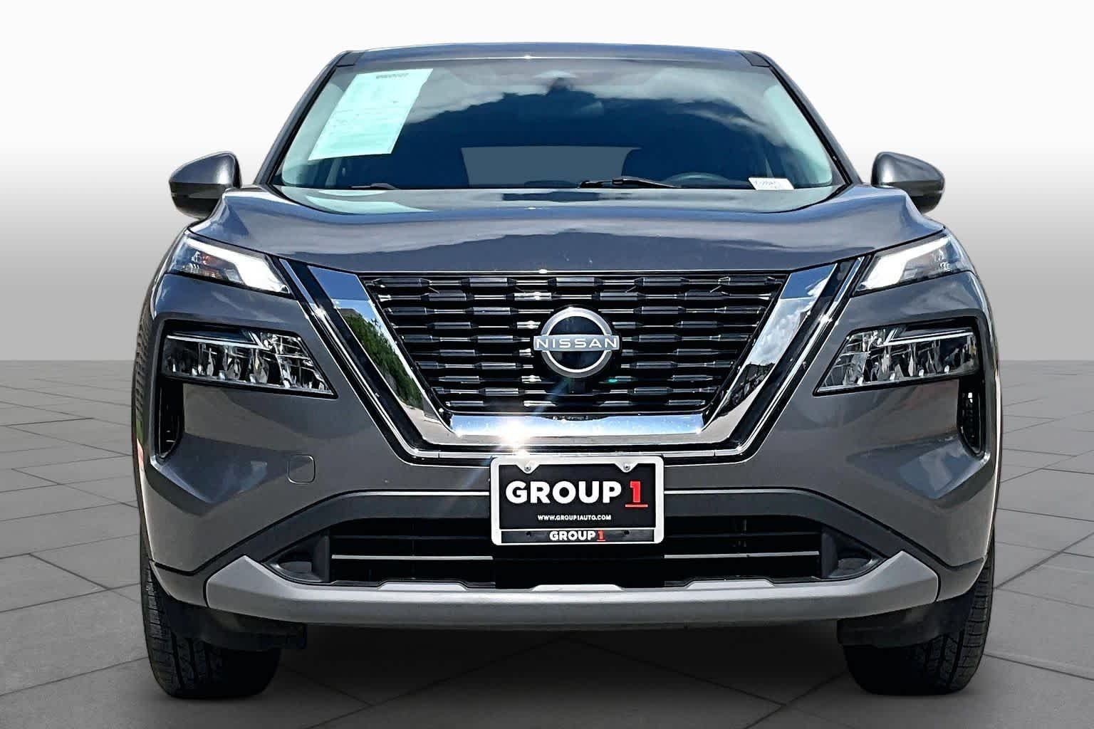 Certified Used 2022 Gun Metallic Nissan SV image 4