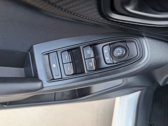 Used 2020 White Subaru Base image 21