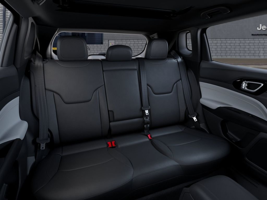 New 2026 Diamond Black Crystal Pearl-Coat Exterior Paint Jeep Limited image 15