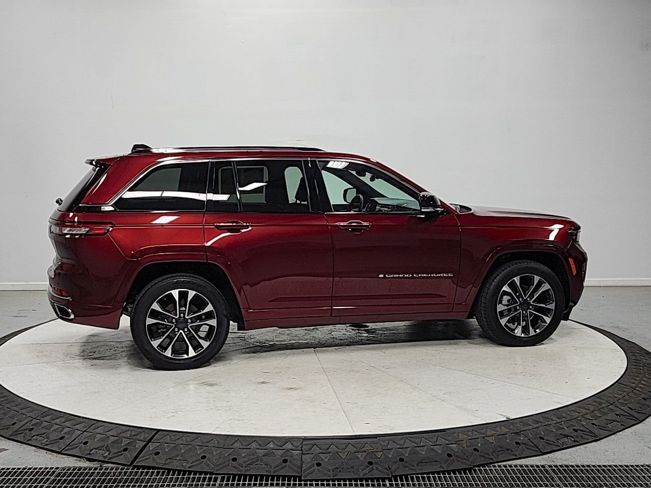 2023 Jeep Grand Cherokee Overland - Photo 8