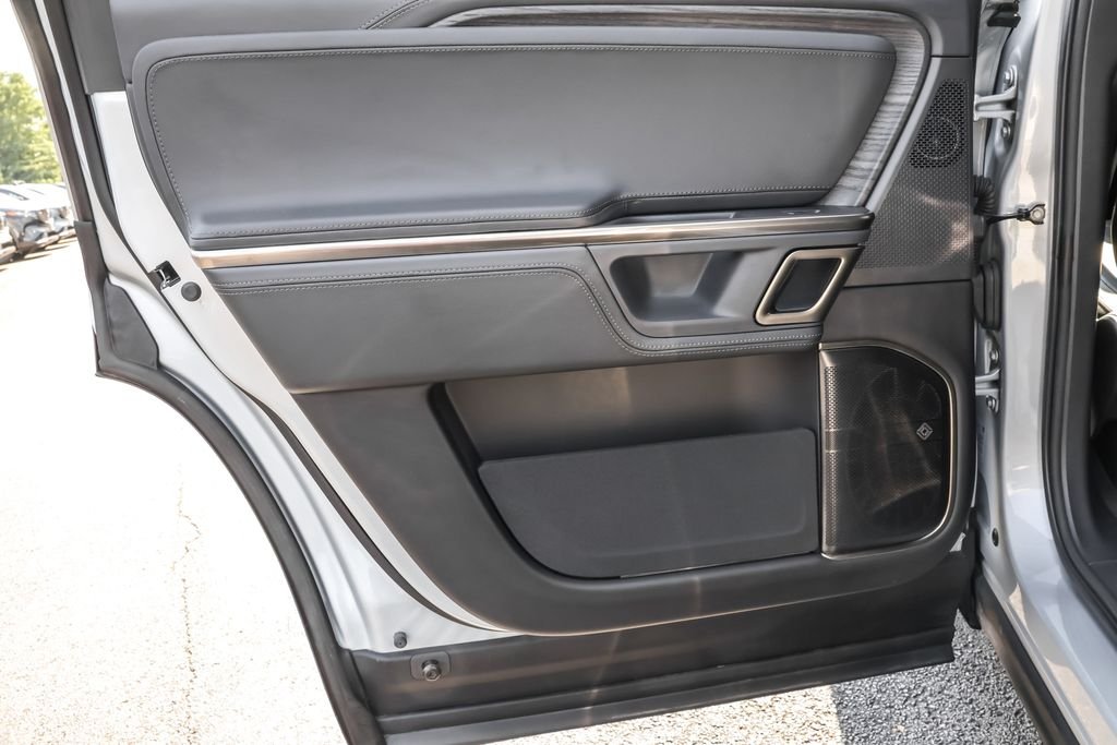 Used 2024  Rivian Adventure Dual Motor Max Pack image 27