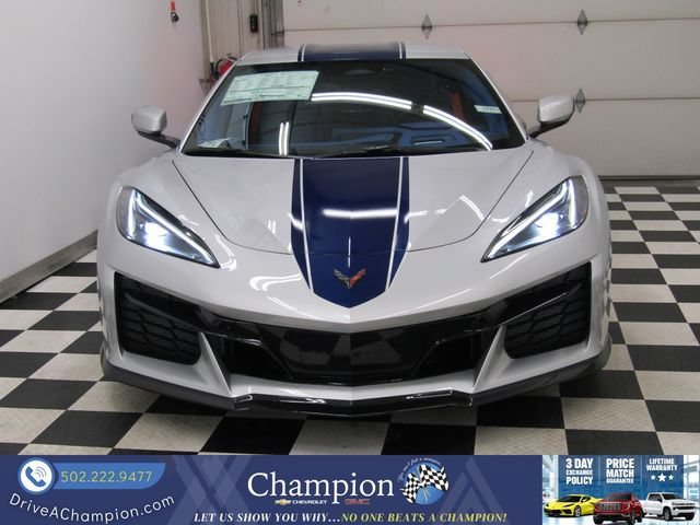 New 2027 Blade Silver Metallic Chevrolet 3LT image 3