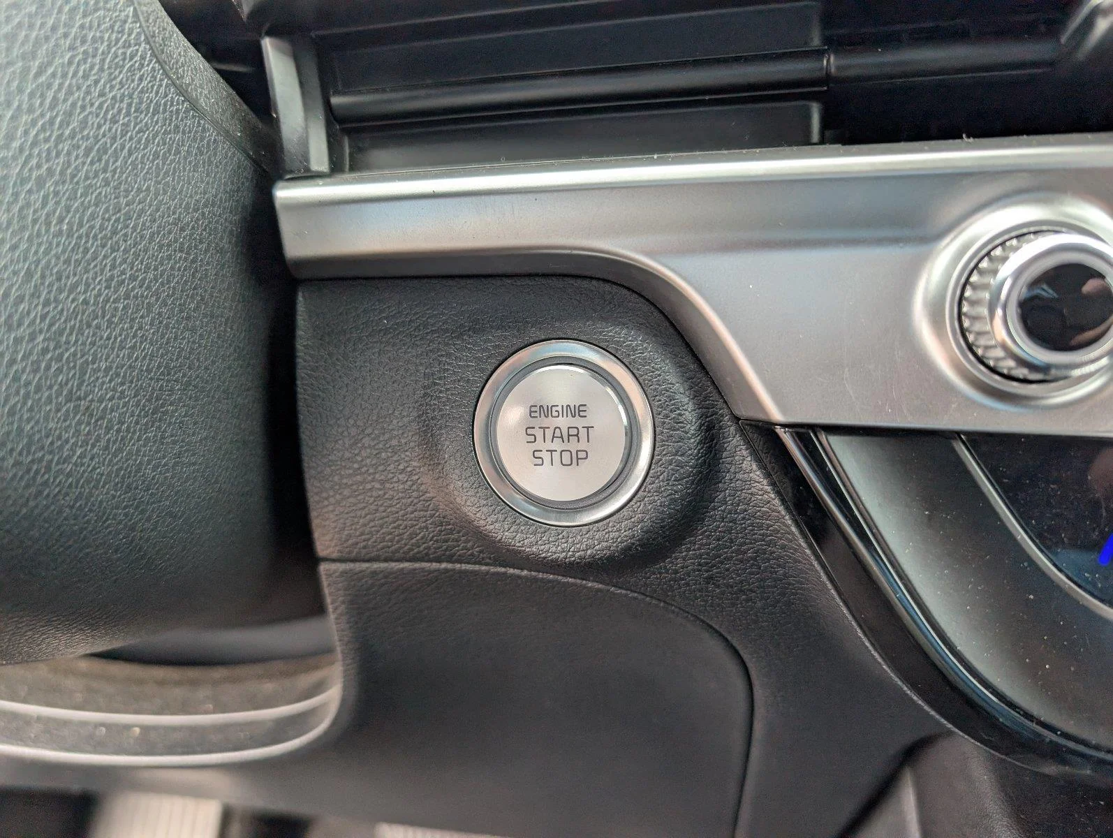 Used 2025 Dark Moss Kia S image 22