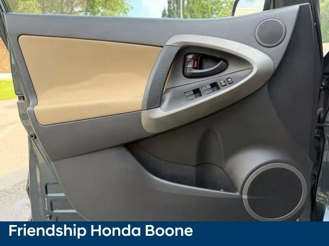 Used 2010 Green Toyota Base image 14