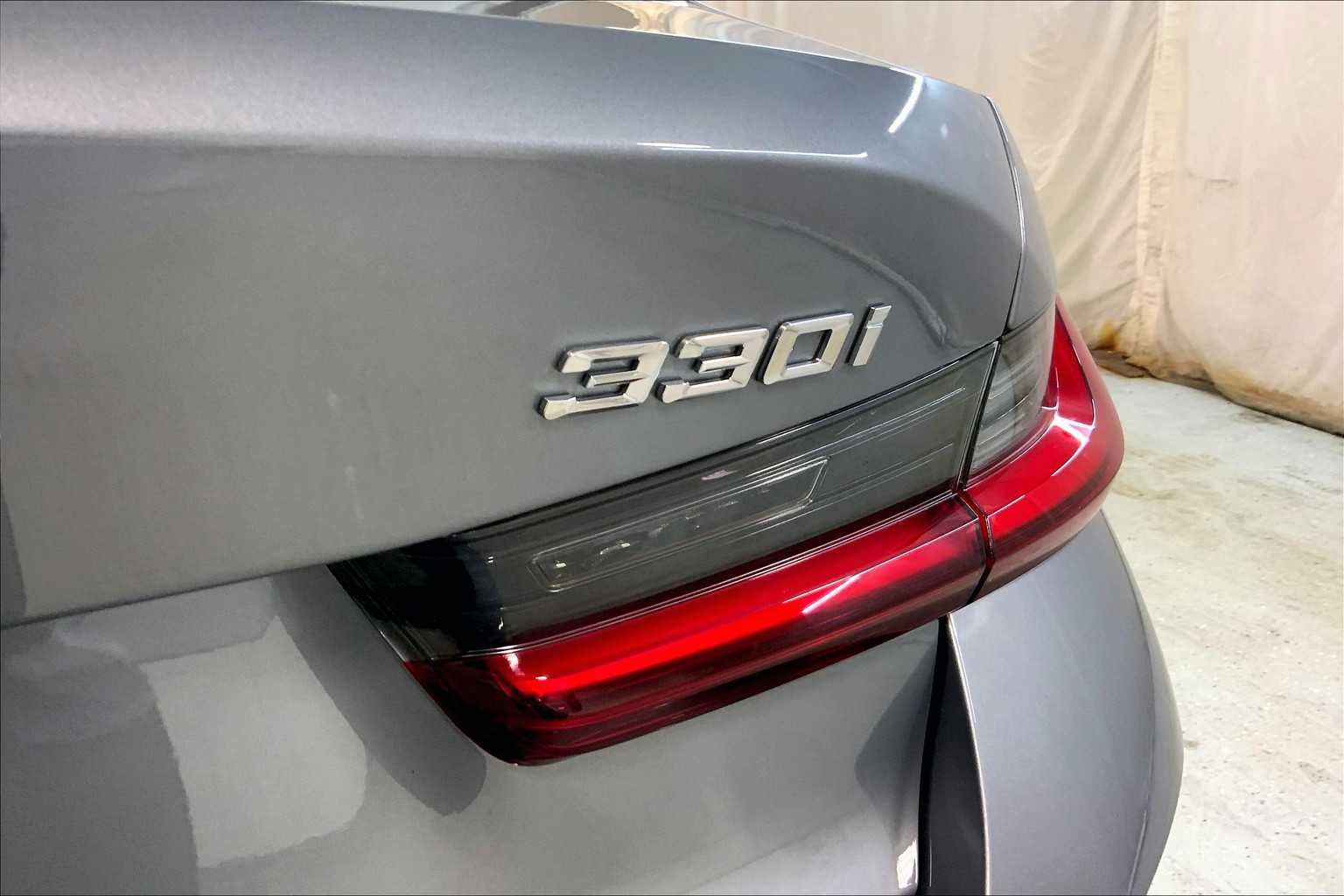 2025 BMW 3 Series 330i - Photo 15