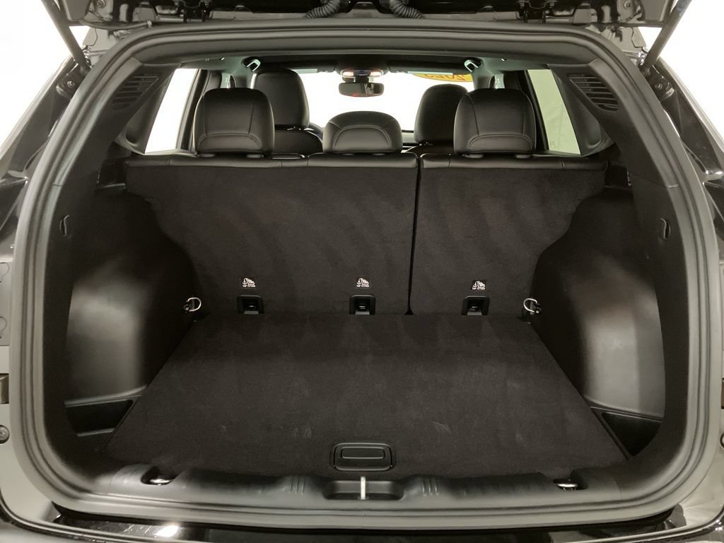 Used 2025 Diamond Black Crystal Pearlcoat Jeep Limited image 12