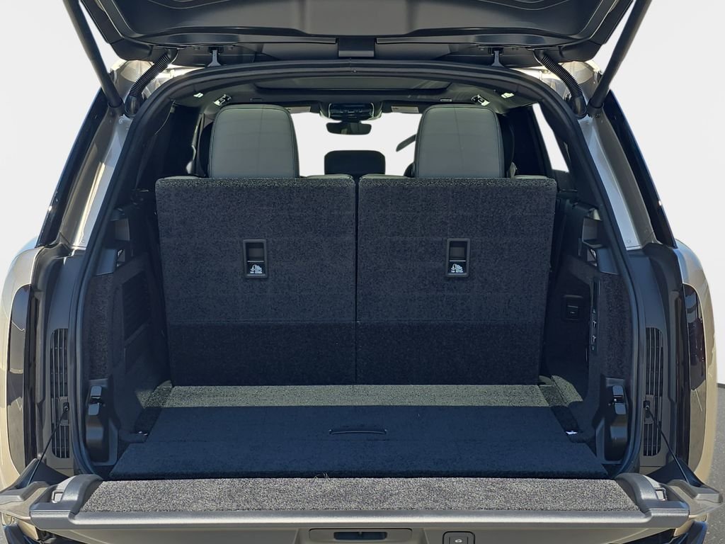 New 2026 Batumi Gold Land Rover SE LWB image 15