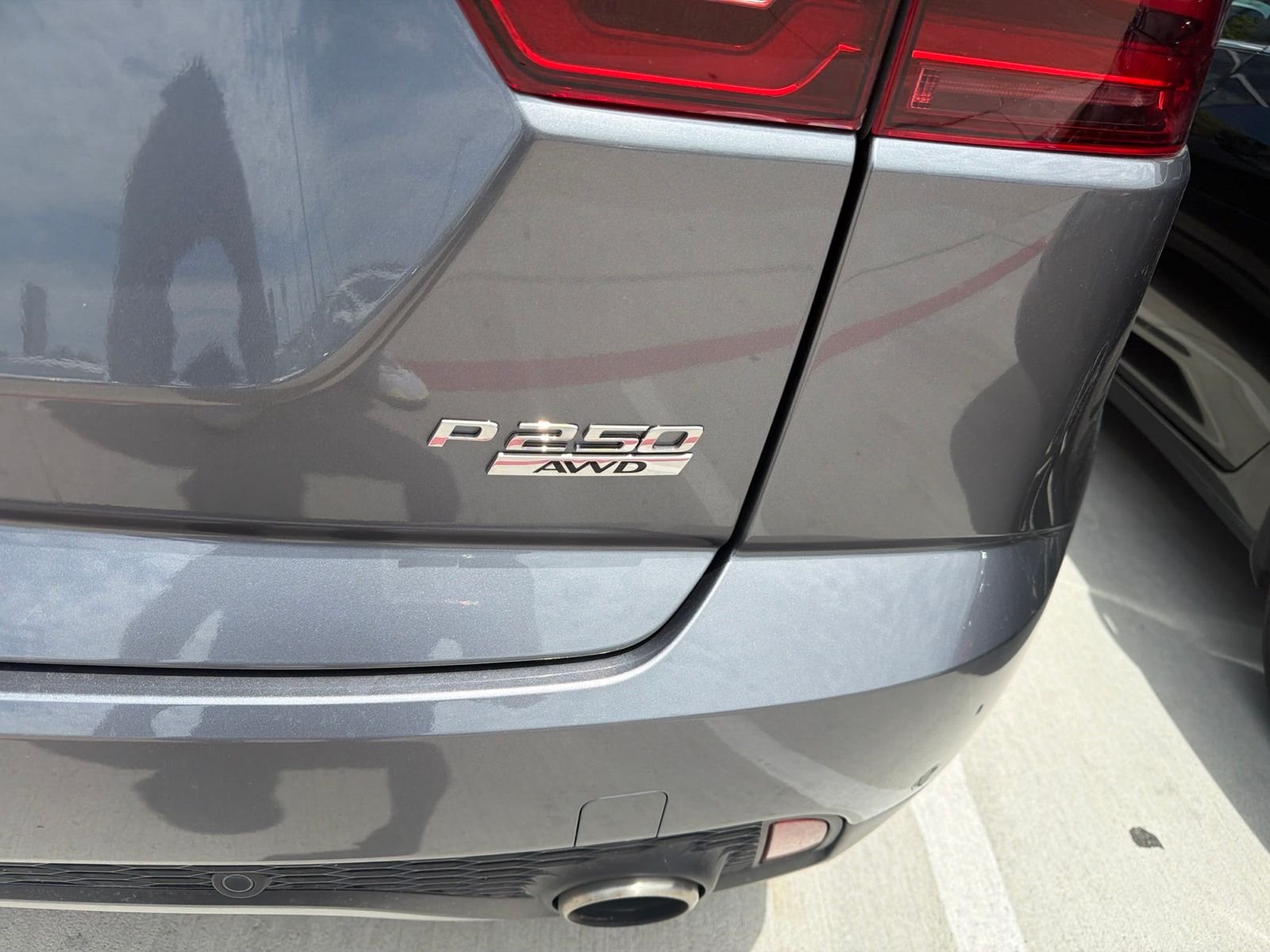 Used 2020 Corris Gray Metallic Jaguar Base image 7