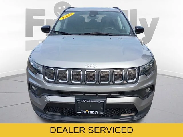 Used 2022 Silver Jeep Latitude image 2