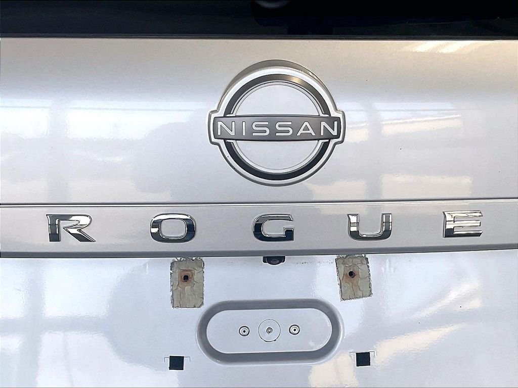 Used 2023 Silver Nissan SV image 29