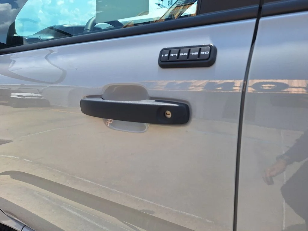 New 2026 Avalanche Ford XLT image 9