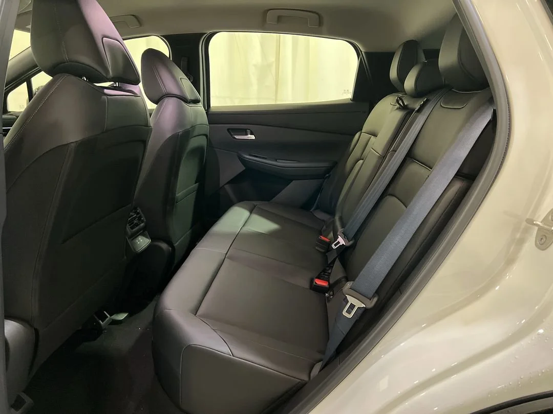 New 2026 Everest White Pearl TriCoat / Super Black Two-tone Nissan SV+ image 18