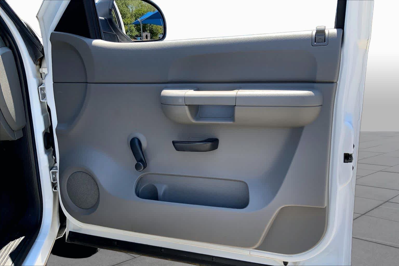 Used 2007 Summit White Chevrolet Work Truck image 22