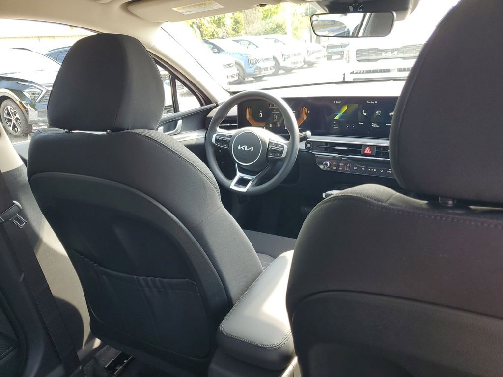 2026 Kia K5 LXS - Photo 17