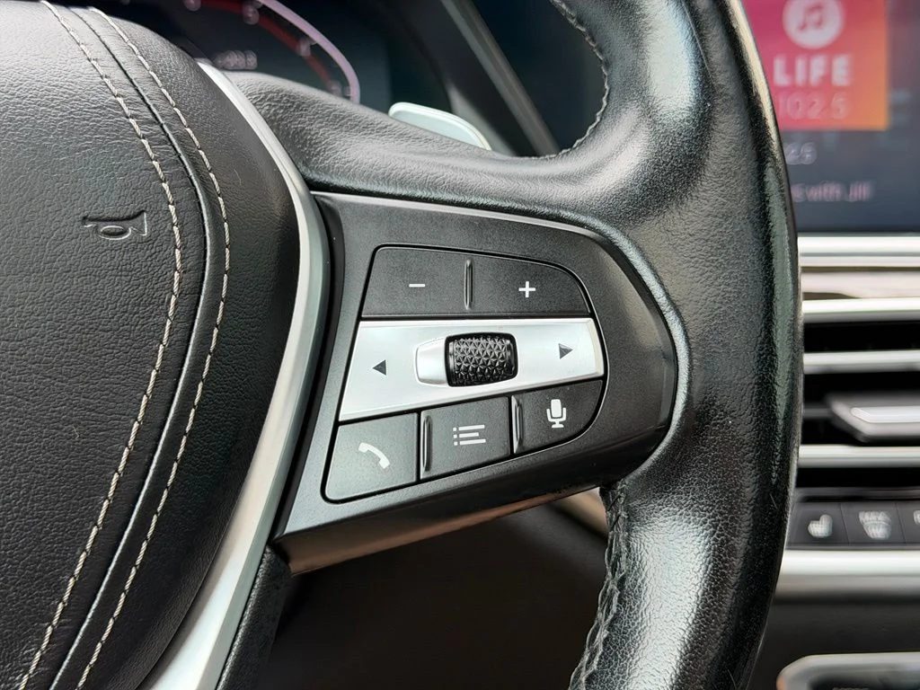 Used 2019 White BMW xDrive40i image 19