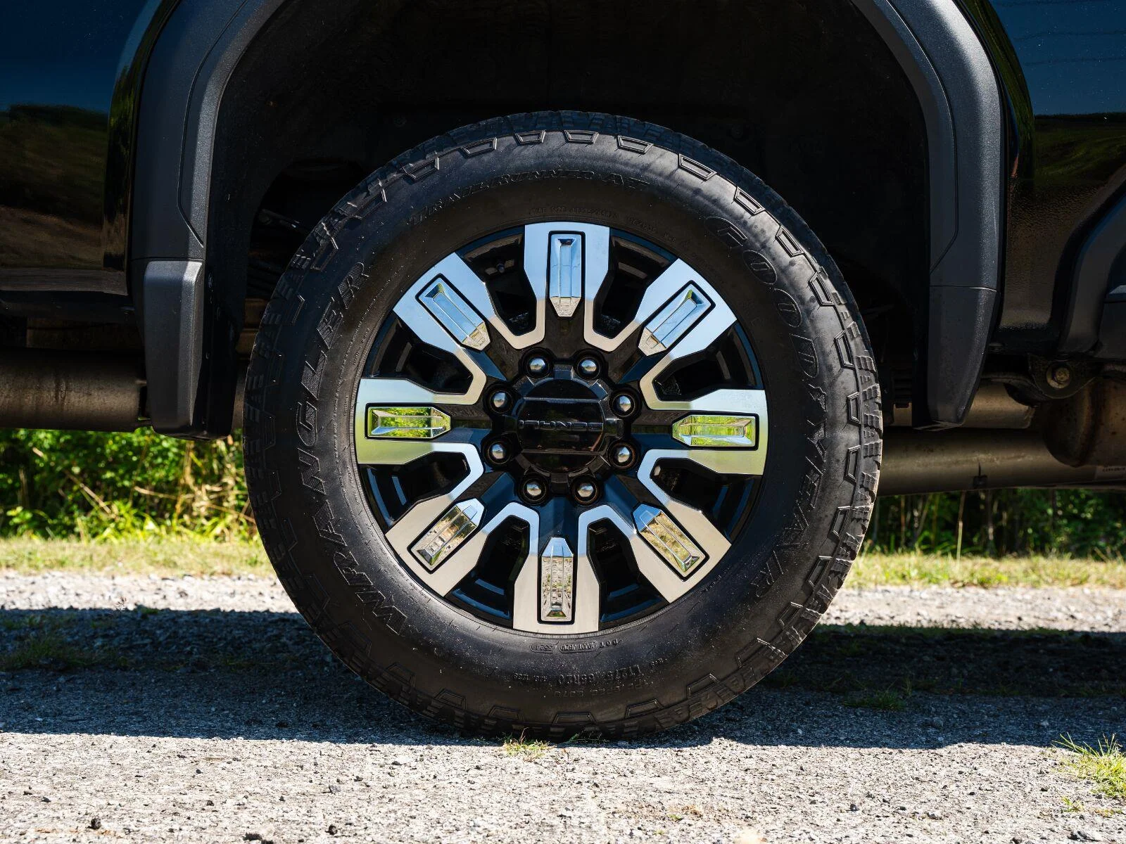Used 2025 Onyx Black GMC Denali image 17