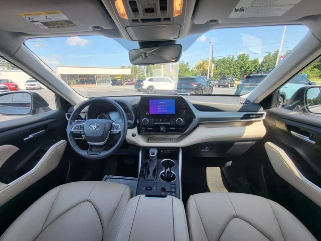 Used 2024 Silver Toyota XLE image 15