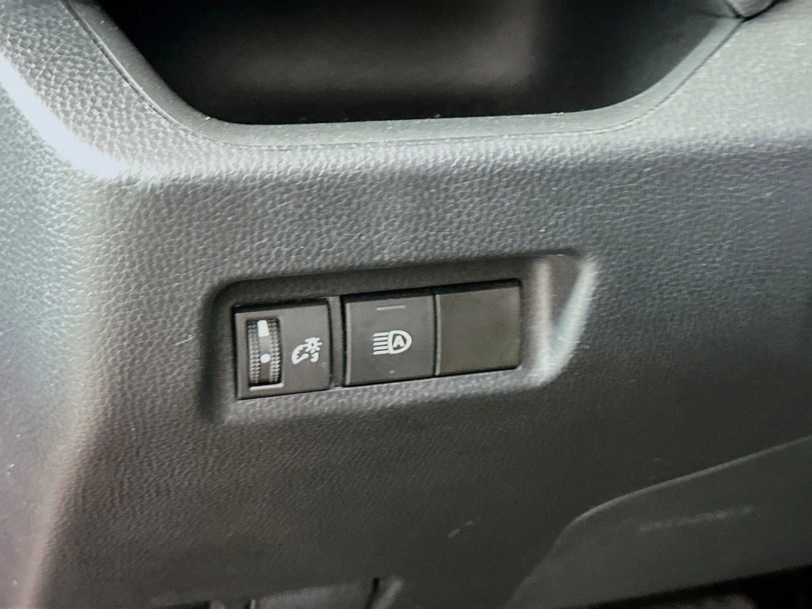 2023 Toyota RAV4 XLE - Photo 11