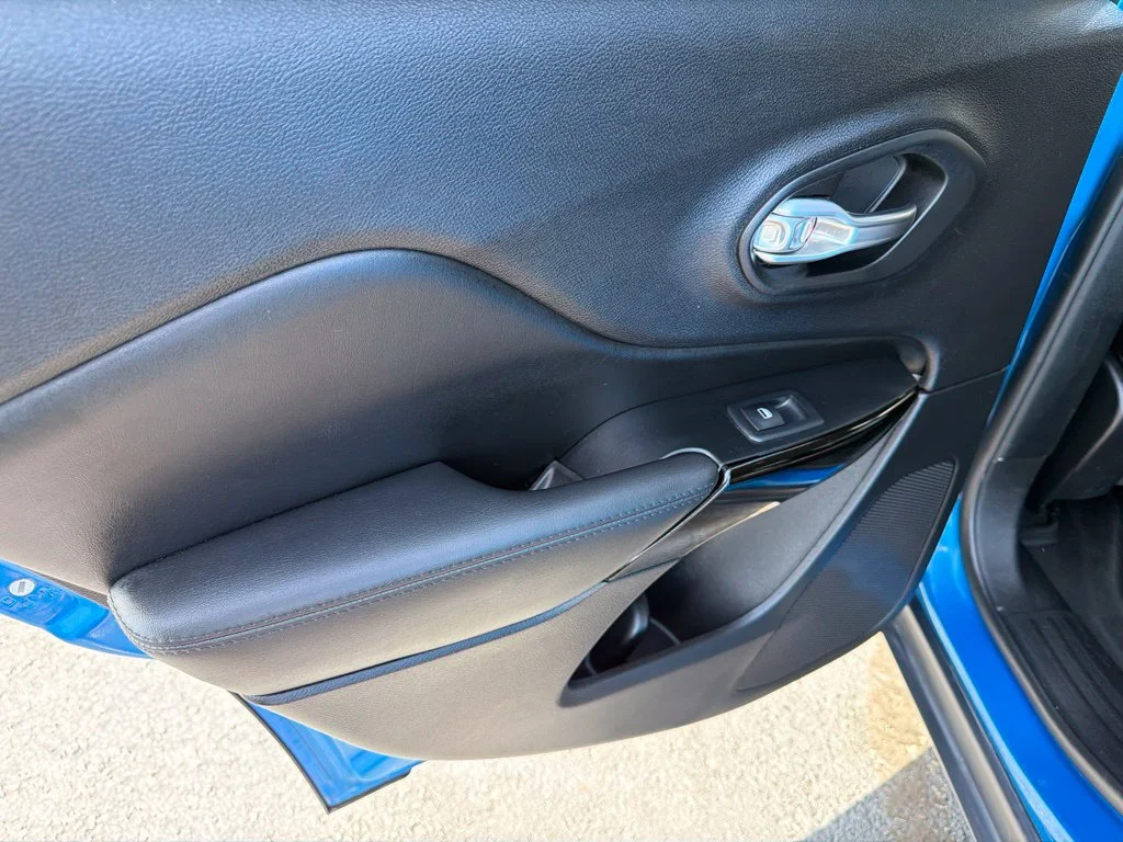 Used 2021 Blue Jeep Latitude Plus image 12