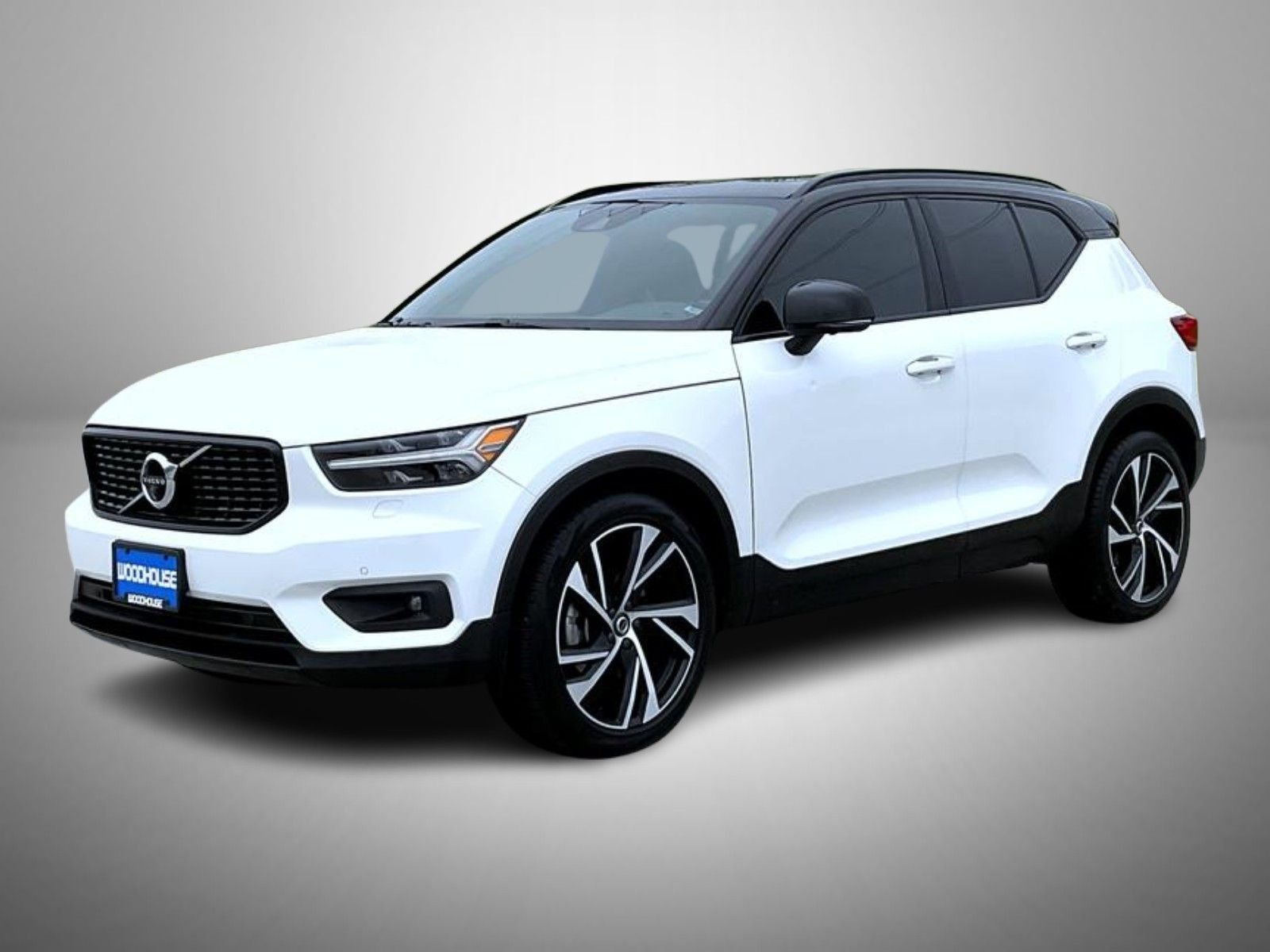 Used 2020 White Volvo R-Design image 1