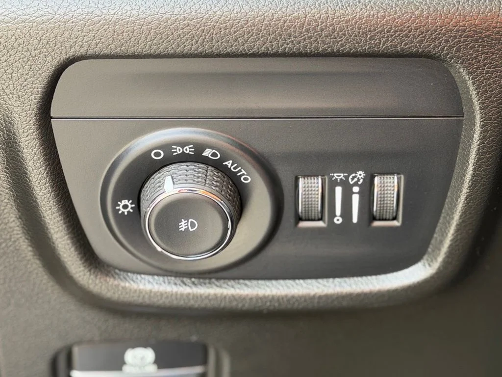 Used 2023 Red Jeep Overland image 26