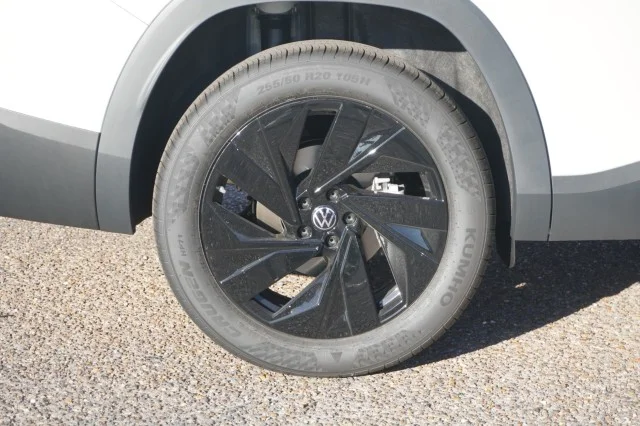 New 2027 Sandstone Volkswagen SE w/Technology image 6