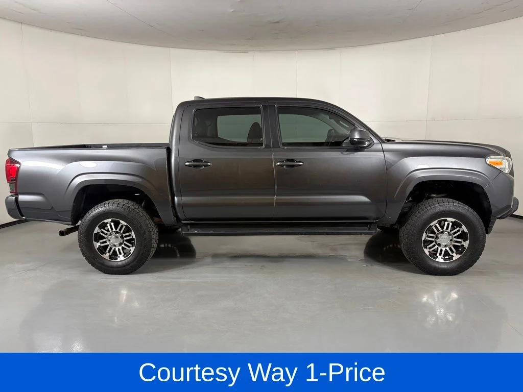 Used 2018 Gray Toyota SR image 12