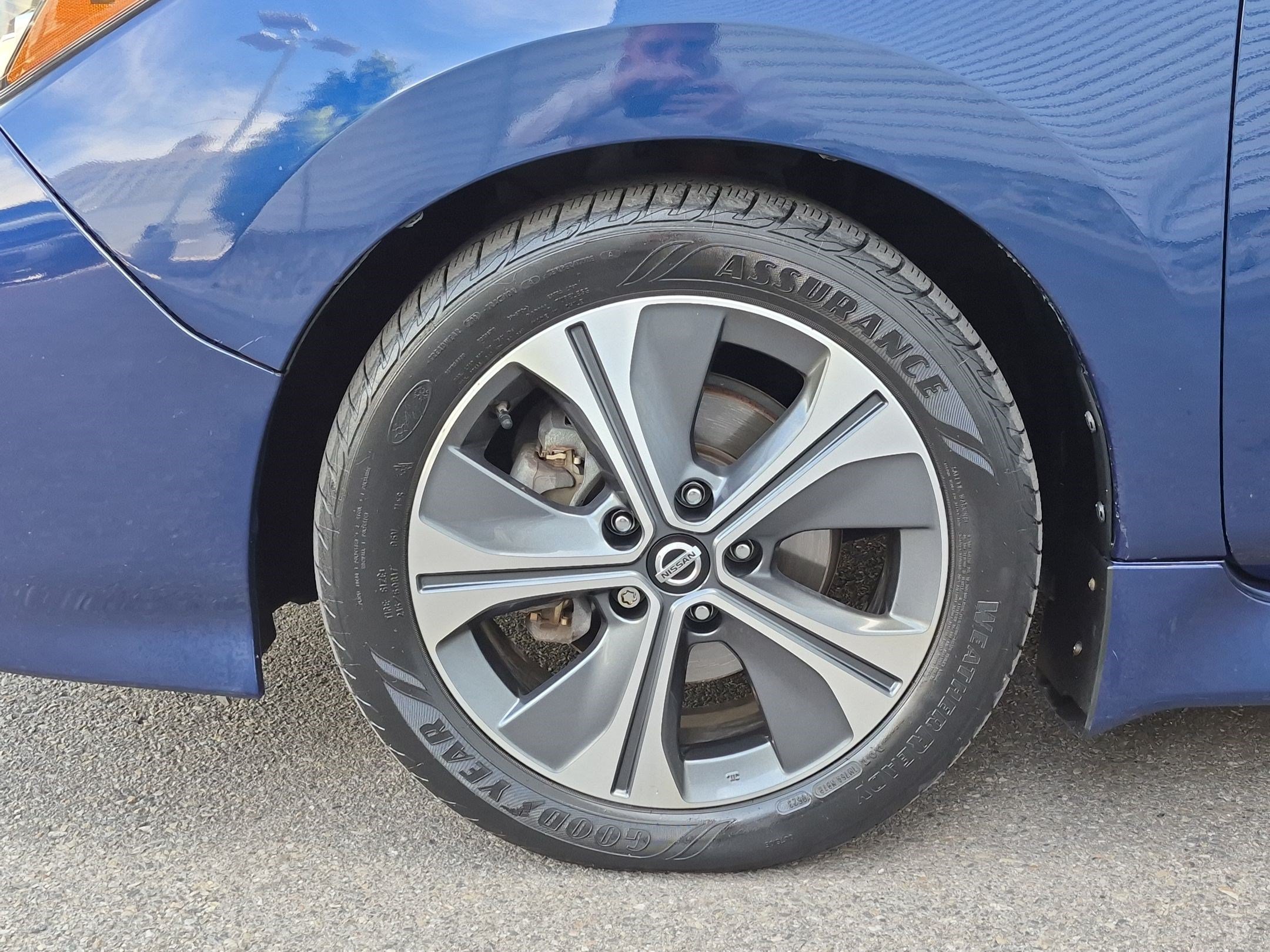 Used 2018 Deep Blue Pearl Nissan SL image 11
