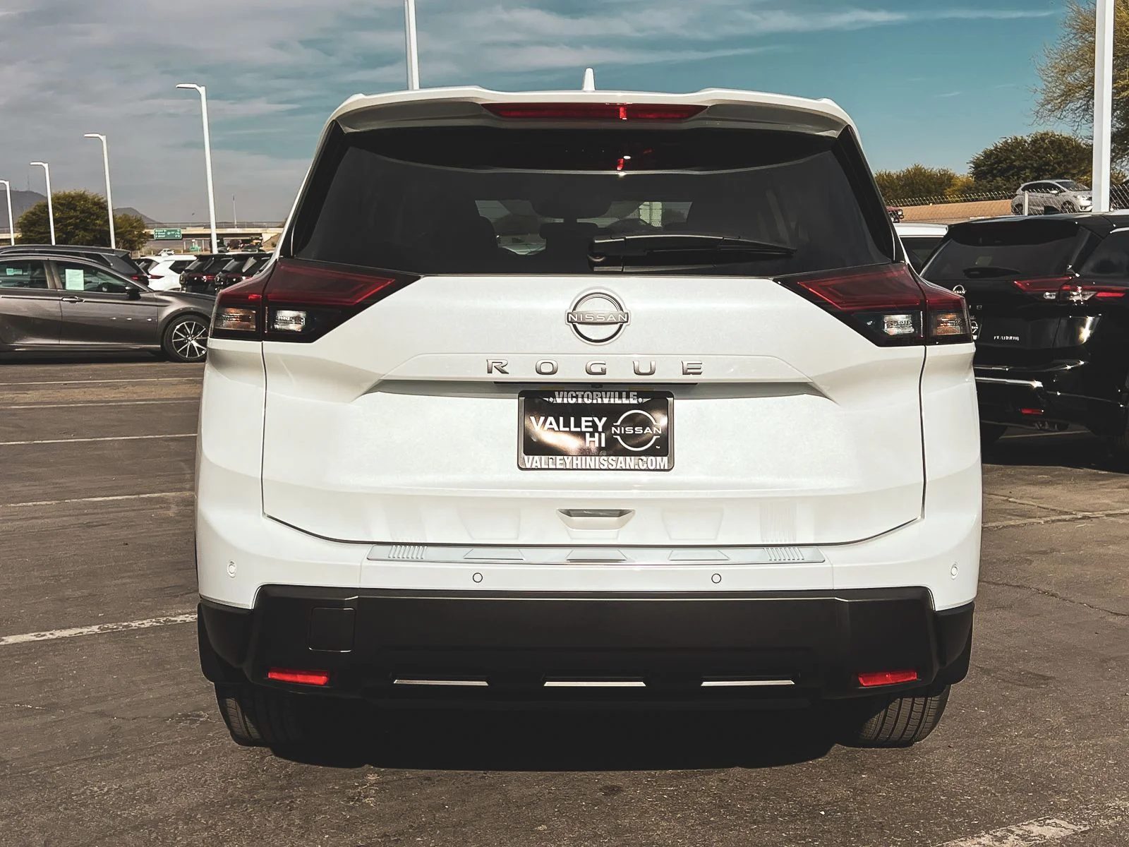 2026 Nissan Rogue Dark Armor - Photo 8