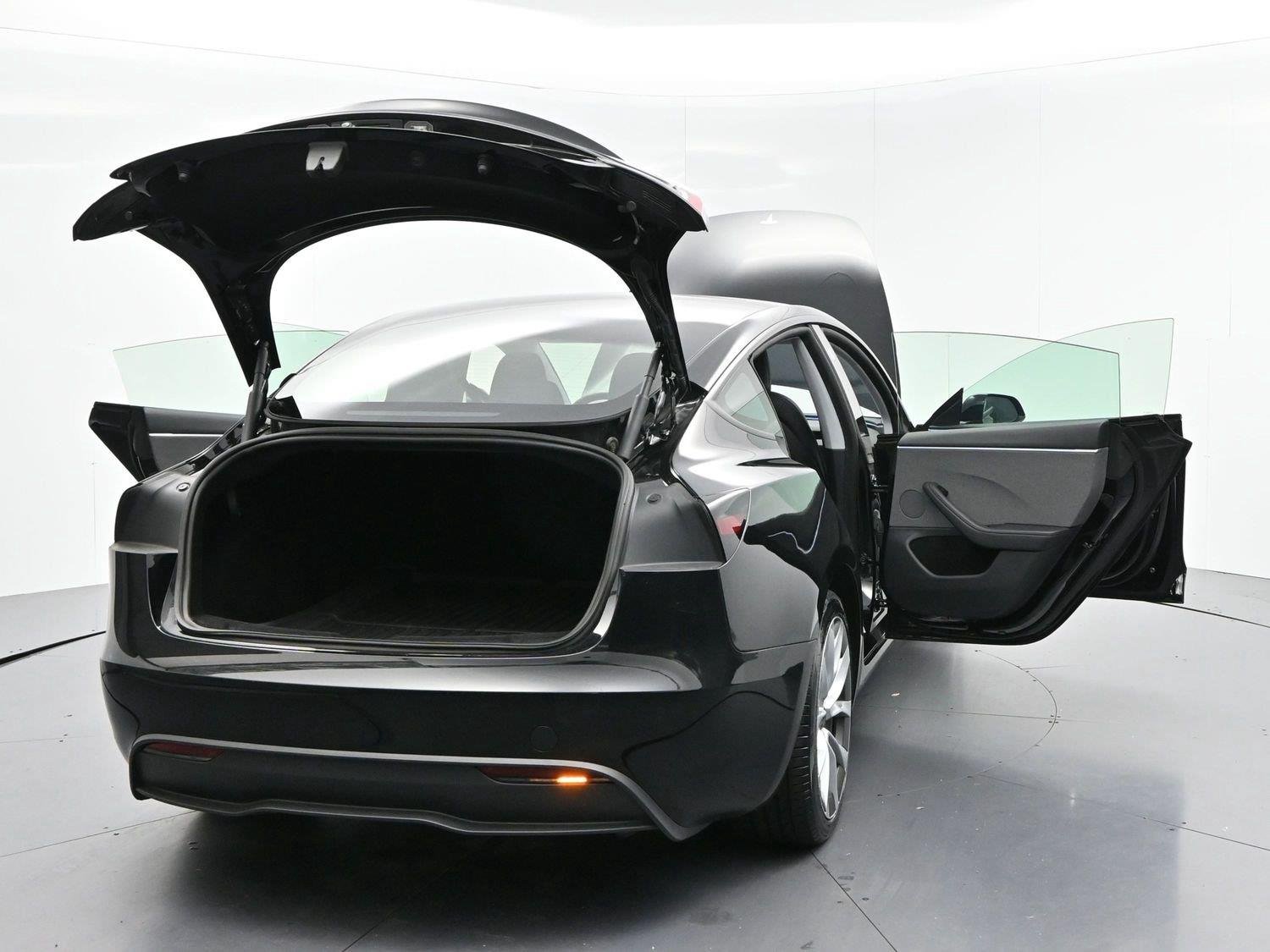 Used 2024 Black Tesla RWD *Ltd Avail* image 33