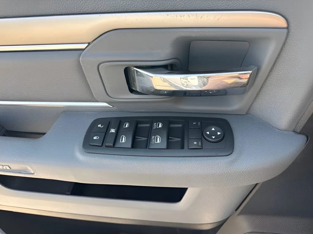 Used 2014 Grey Ram Big Horn image 24