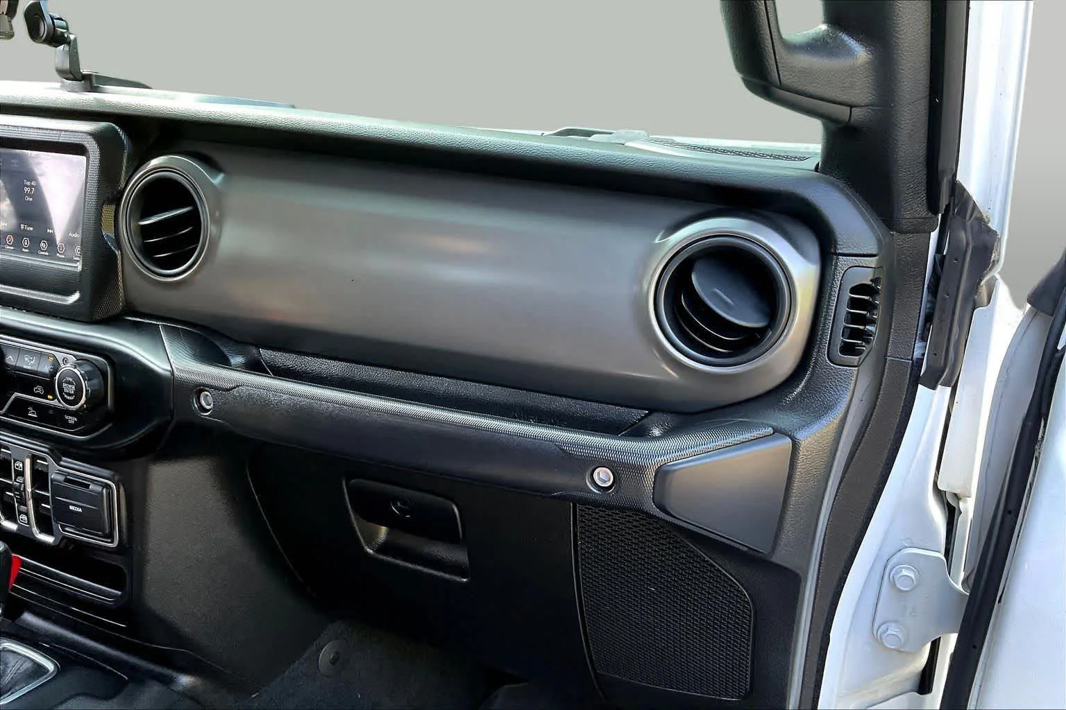 Used 2023 Bright White Clearcoat Jeep Sport S image 18
