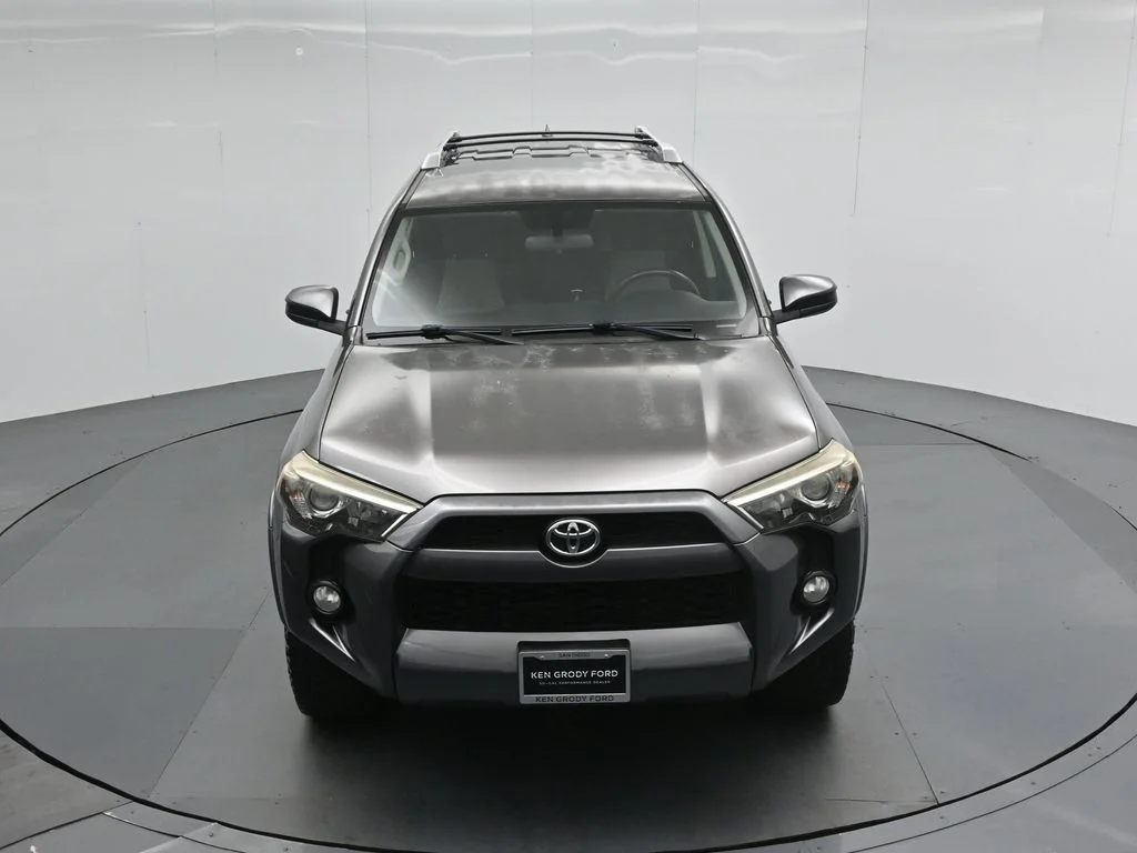 Used 2014 Gray Toyota SR5 image 33